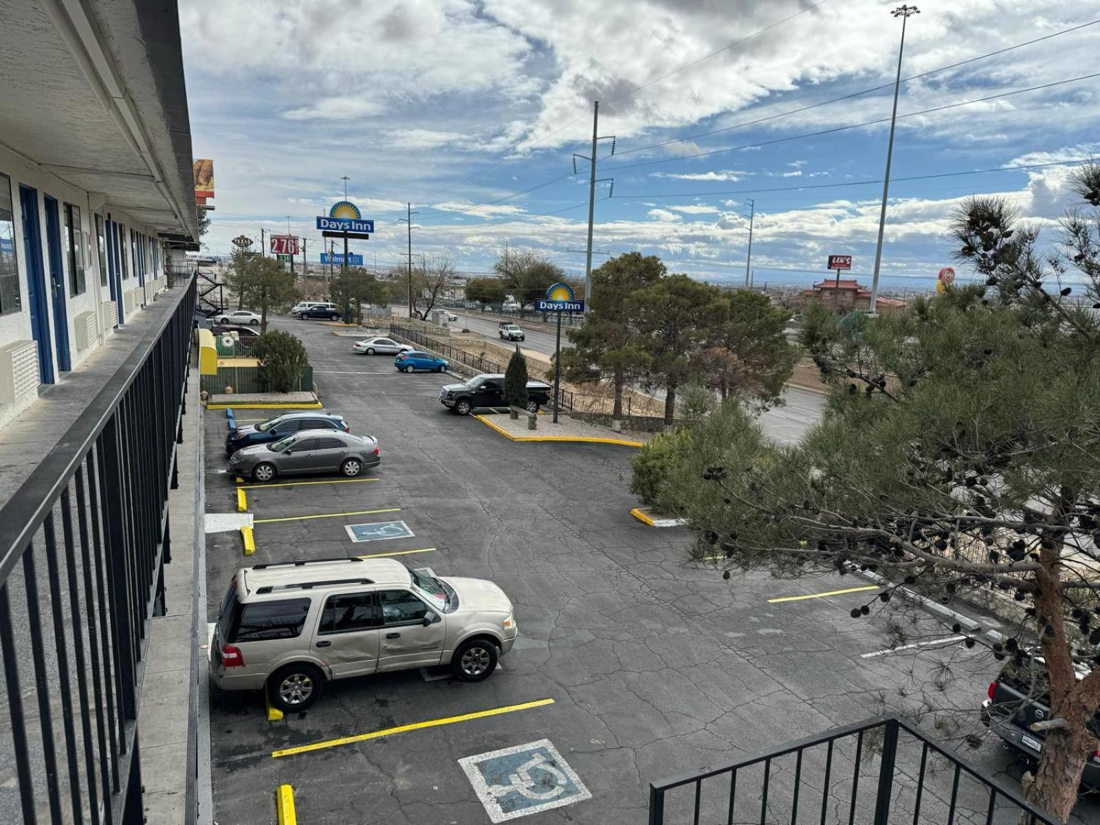 Days Inn By Wyndham El Paso Airport East Екстер'єр фото